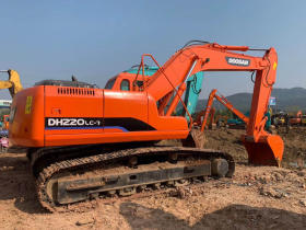 昌都九成新现代挖掘机低价出售，品质保证，不容错过